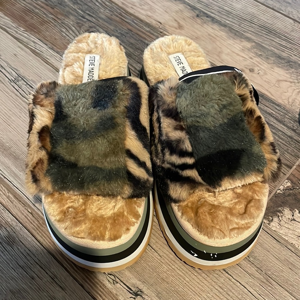 Steve Madden platform slippers